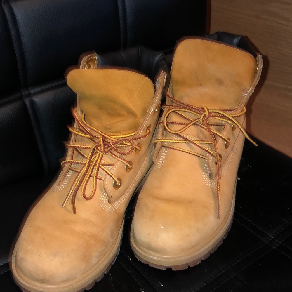Brown authentic timberlands slightly used